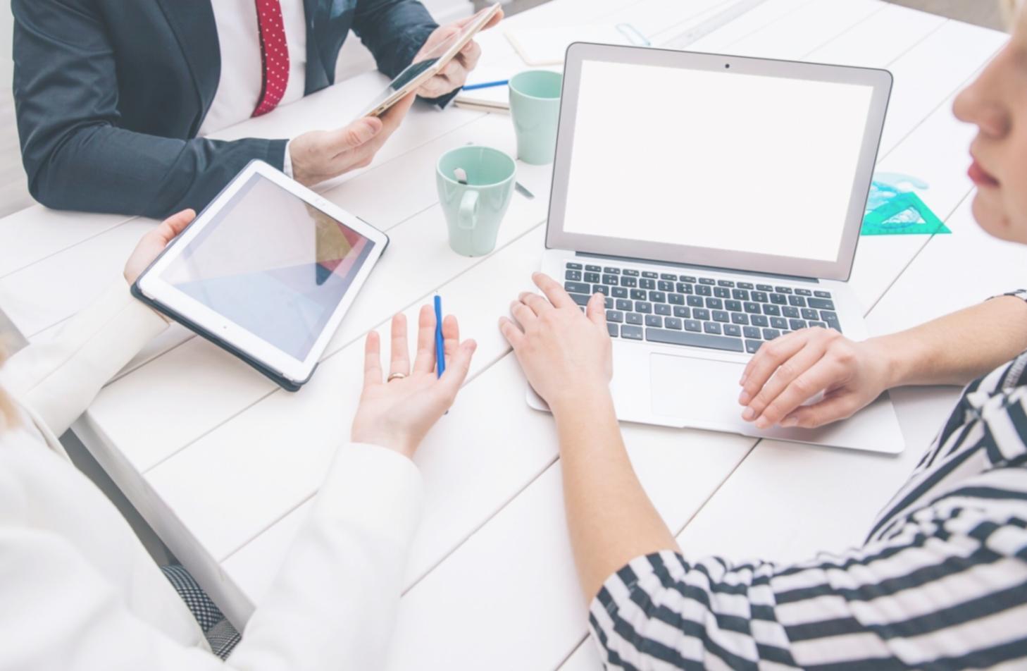 Finanzmodellierung Arbeitsplatz mit Analysedaten